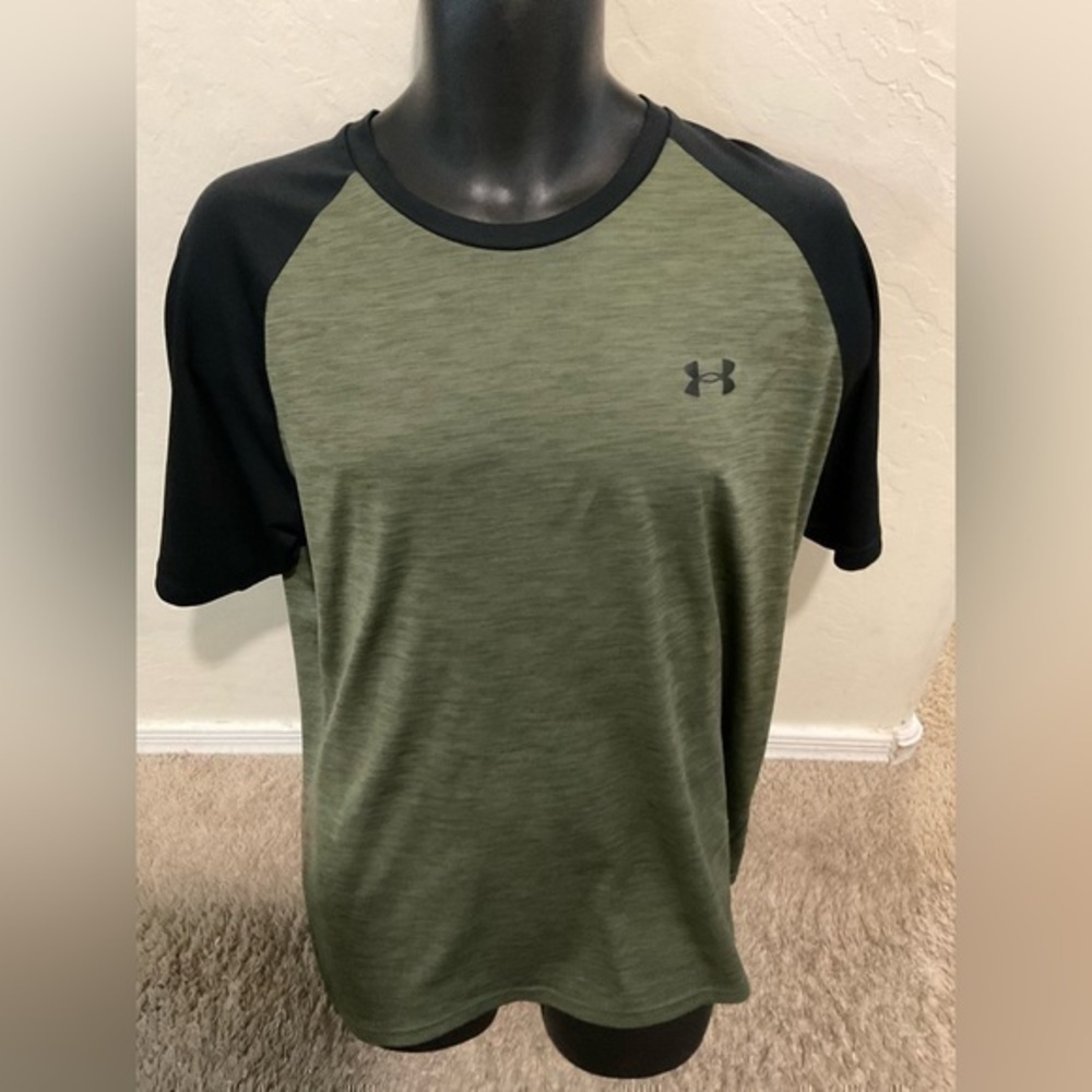 Men’s used size XL UA under armour shirt green black loose fit Pre own items are